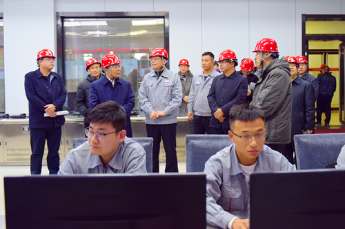 省人大常委會(huì)副主任、承德市委書記周仲明到承德熱電公司調(diào)研